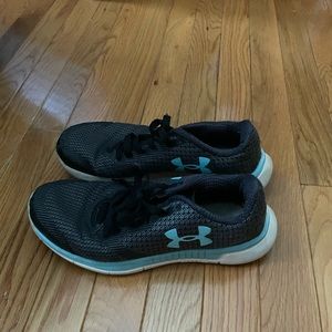 UNDER ARMOR TENNIS SHOES